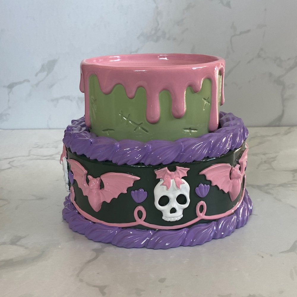 Bath Body Works Halloween Cake Candle Holder 3 Wick Pedestal Skull Bat 2025 New